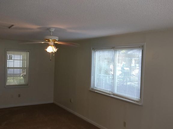 Den/Living Rm off Sitting Rm