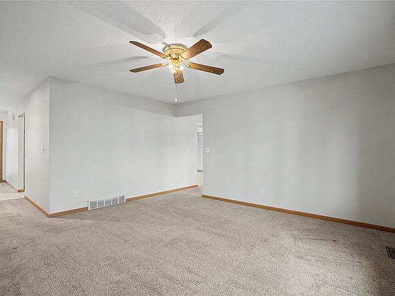 3rd image of 1912 Balsam Dr SW
