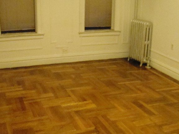 5th image of 28 Bedford Park Blvd E APT E6