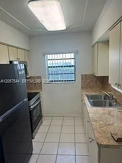 1635 NW 1st Ave — Photo 8
