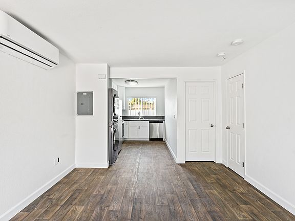 5th image of 533 E Washington Ave APT 2