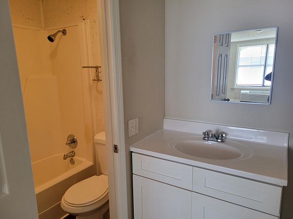 5th image of 709 N 17th Ave #D1