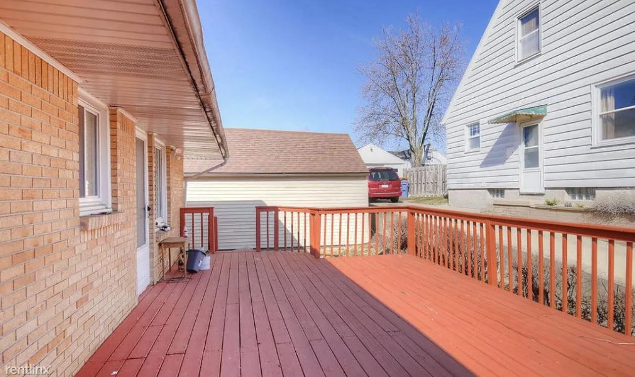 4 bed, 2.5 bath, 2075 sqft, $2,700 — Photo 3