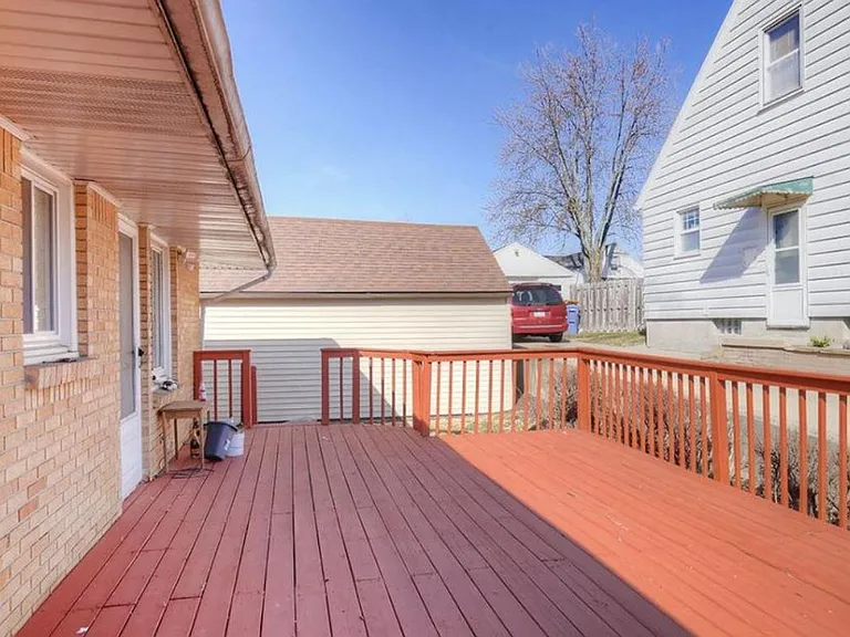643 Pine Ave NW — Photo 3