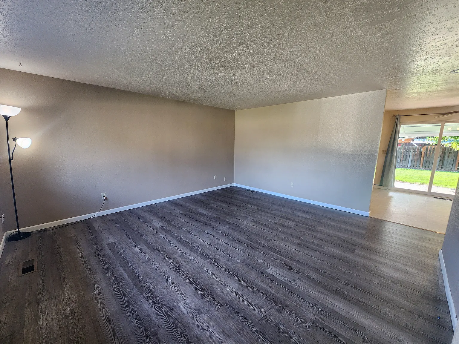 3 bed, 1.5 bath, 1074 sqft, $1,700 — Photo 3