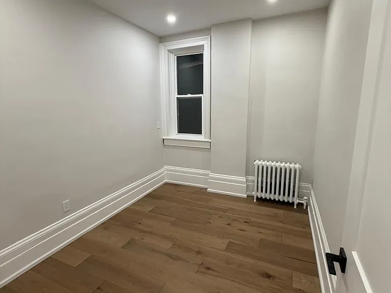 234 Lakeshore Rd E #1 — Photo 8