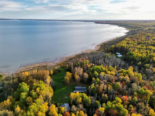 2537 S Niskanen Ln, Sault Sainte Marie, MI 49783