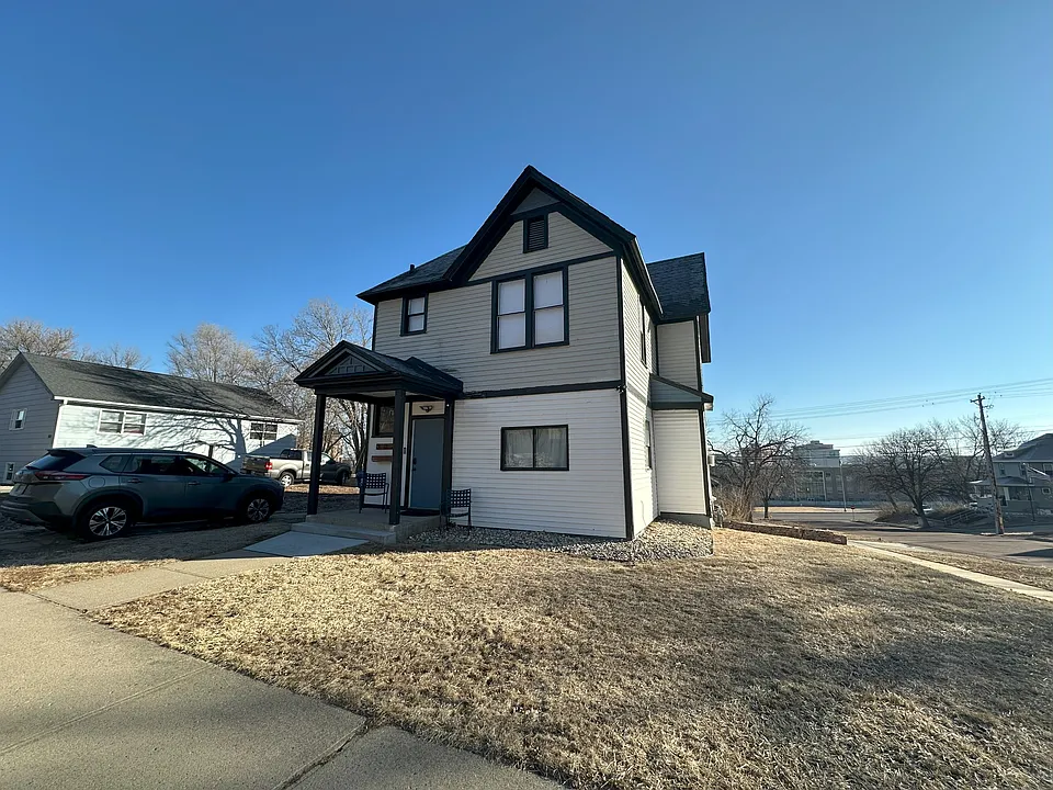 302 N Spring Ave #1