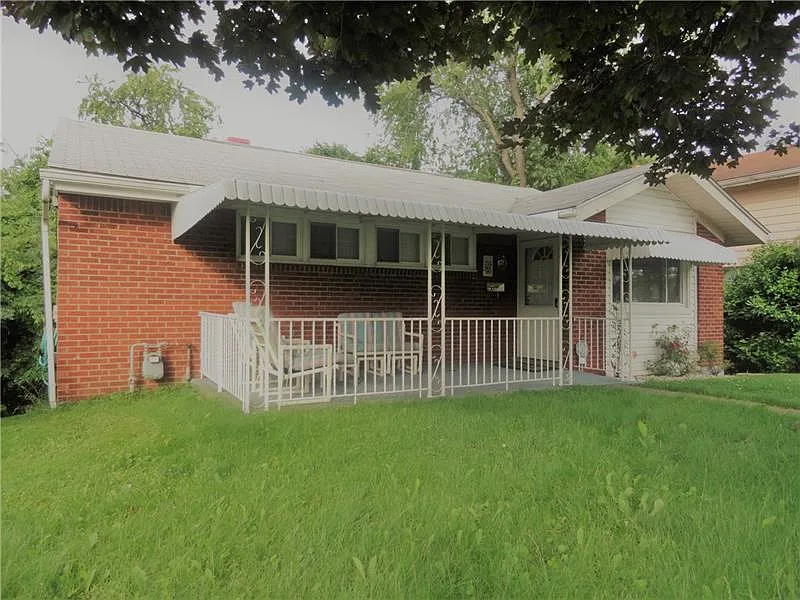 230 Kingston Dr photo 1