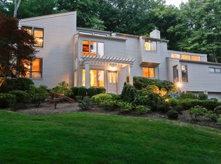 558 Millwood Rd, Mount Kisco, NY 10549