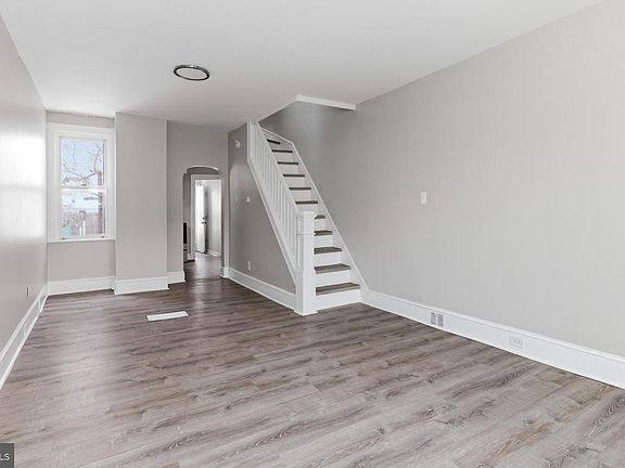 3rd image of 415 Hudson St