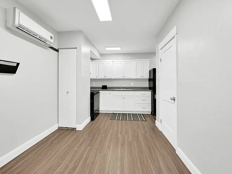 Jefferson Avenue Apartments — Photo 34