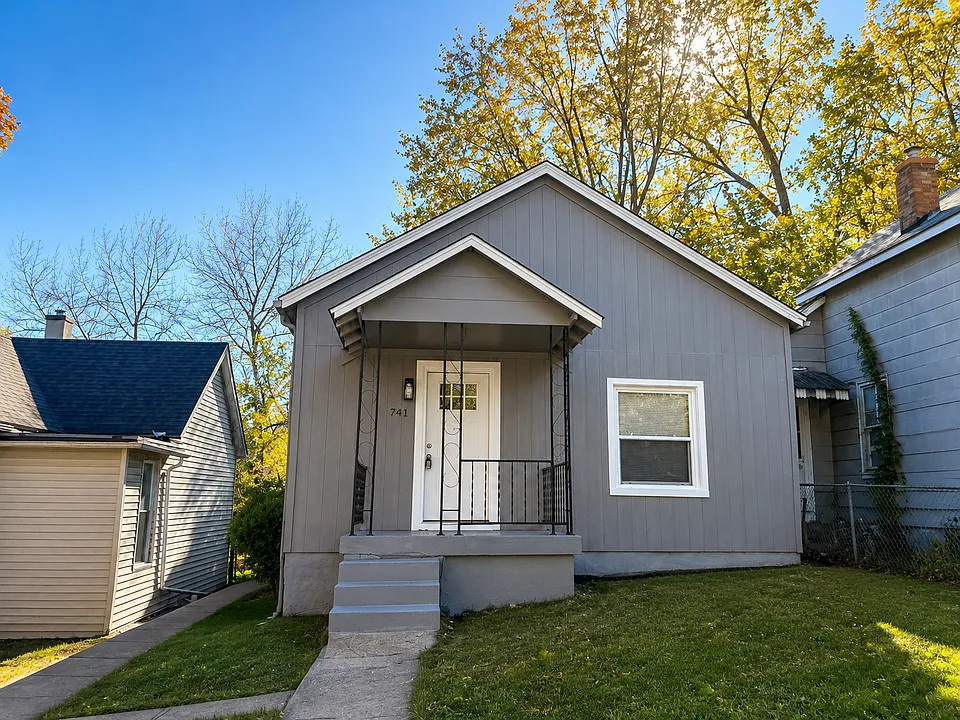 741 Walnut St