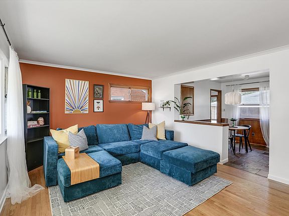 3rd image of 312 W Lincoln Ave
