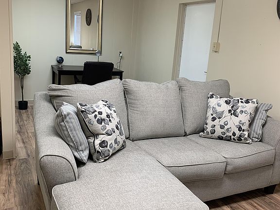 2nd image of 427 W Oak St #14095035