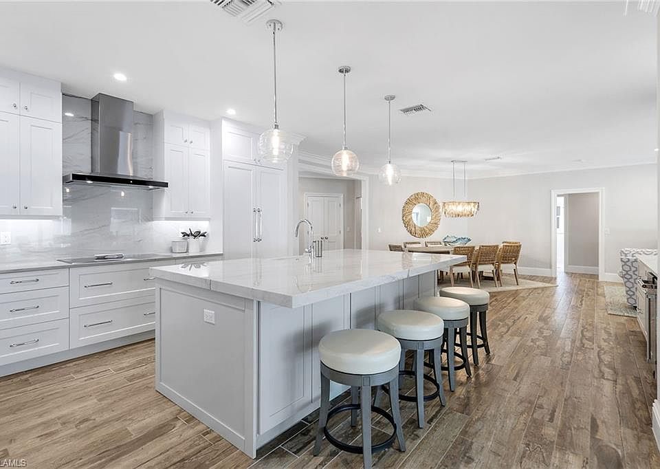 1st image of 655 Park Shore DR