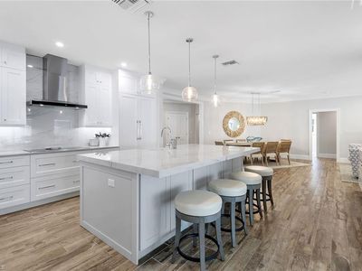 655 Park Shore DR, Naples, FL, 34103