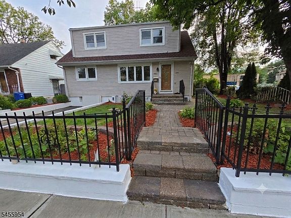 2nd image of 683 Mill St