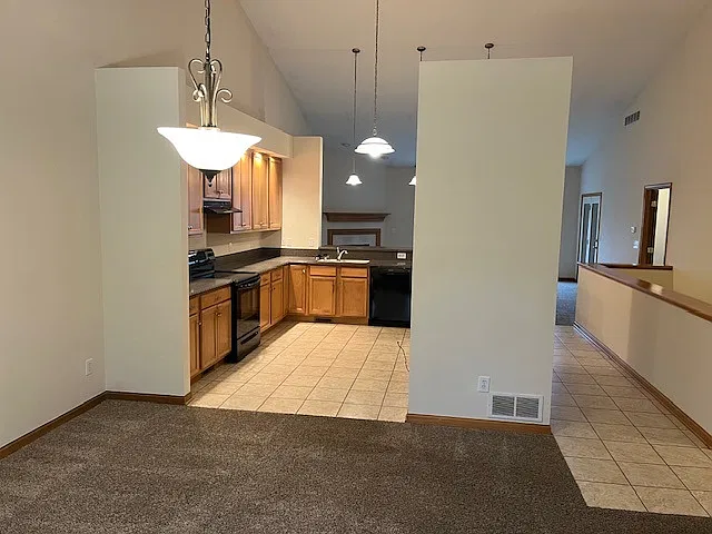 2 bed, 1690 sqft, $1,950 — Photo 4
