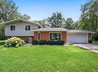 5095 Maybee Rd, Clarkston, MI 48346