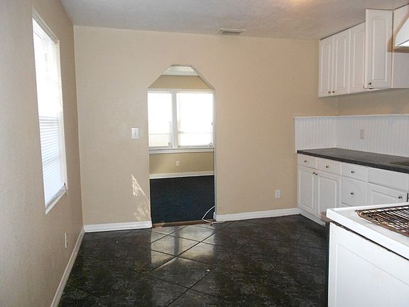 5th image of 3048 19th Ave S