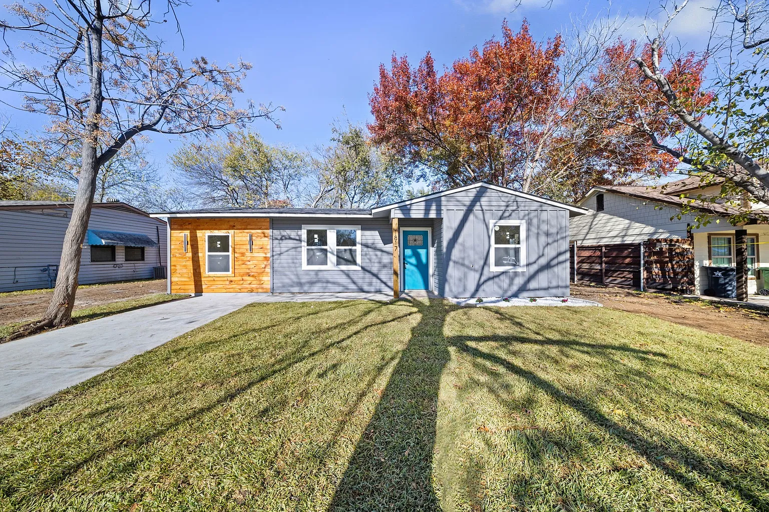 1817 Newton St photo 1