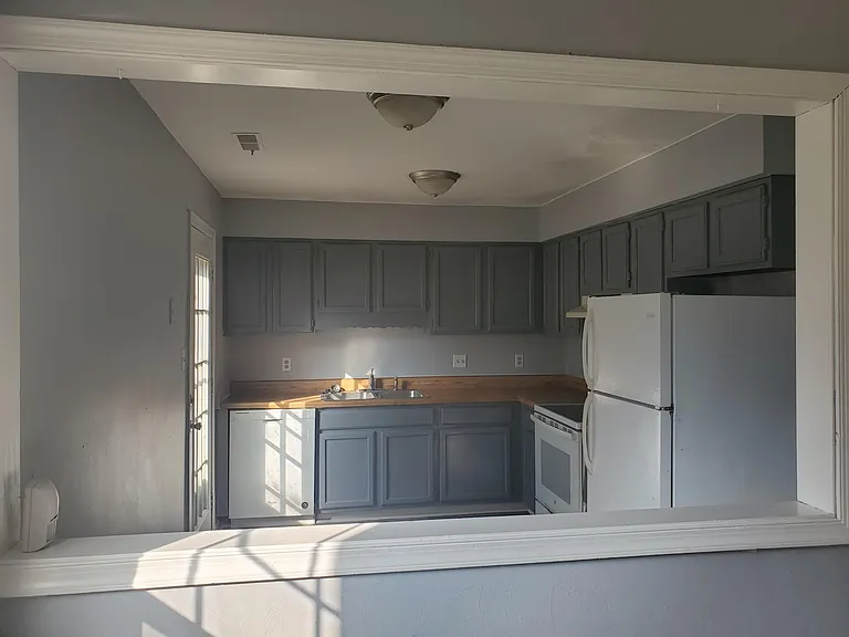 1409 Larkview Dr — Photo 5