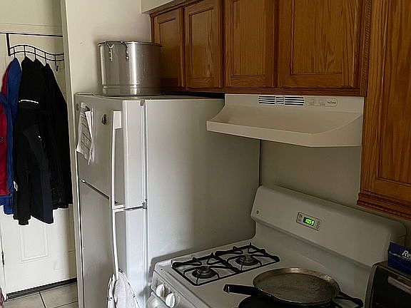 3rd image of 1195 N Boxwood Dr #9