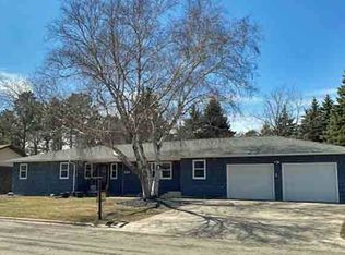 305 16th Ave SE, Devils Lake, ND 58301