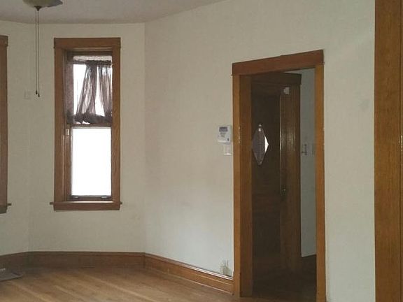 Entrance Foyer 5ft by 4.5ft