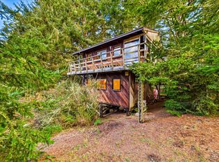 1432 Tompkins Hill Rd, Fortuna, CA 95540