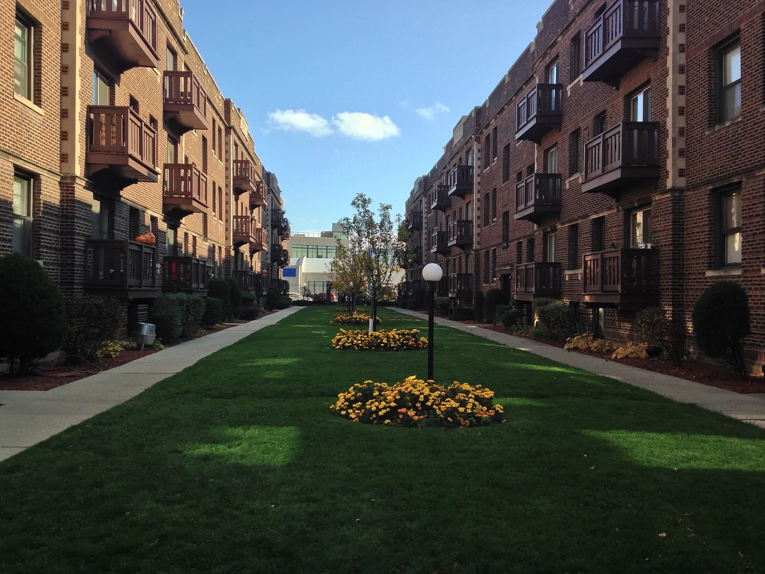 Dayton Court Apartments — Photo 2