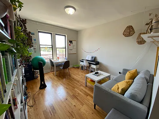 Rented by Mdays Realty | media 23