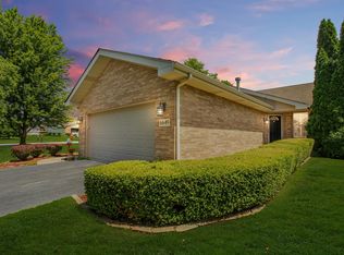 6649 Falcon Dr, Schererville, IN 46375