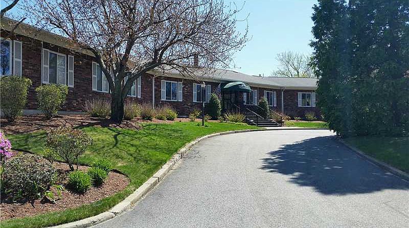 1st image of 813 Williamsburg Cir