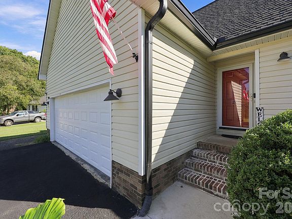 4th image of 245 Castle Keep Rd