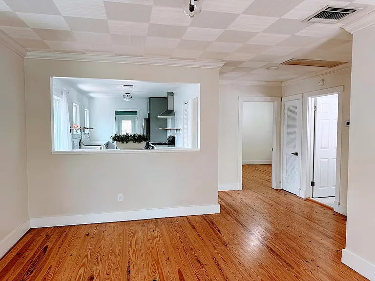 221 S M St — Photo 7