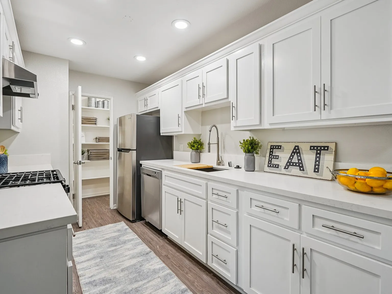 Villa Santa Fe Apartments — Photo 4