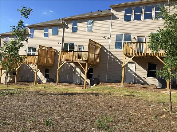 3rd image of 2077 Paxton Dr