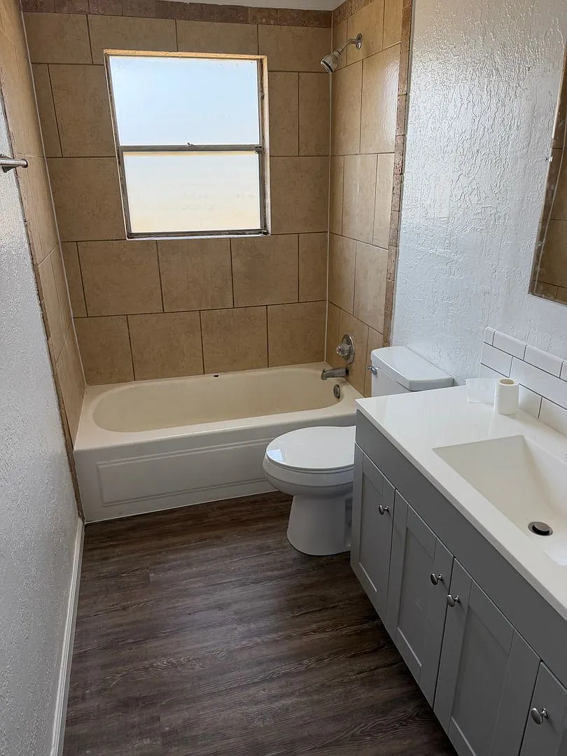 4 bed 1 bath — Photo 3