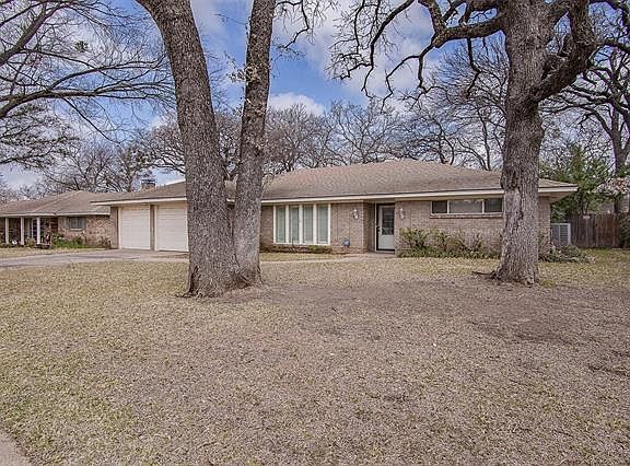 2nd image of 1805 Park Hill Dr