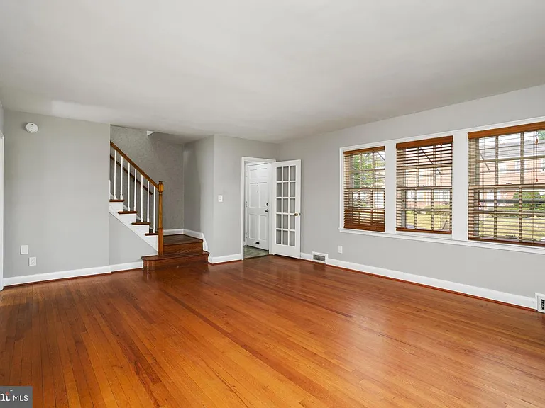 1738 Glen Ridge Rd — Photo 5