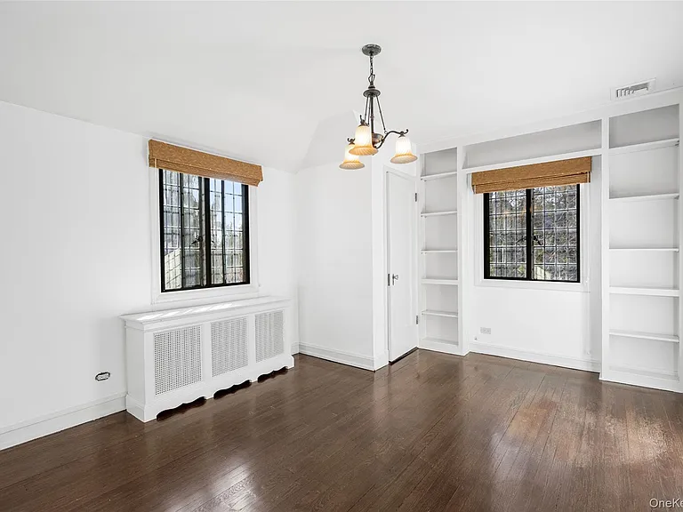 22 Verdun Ave — Photo 18