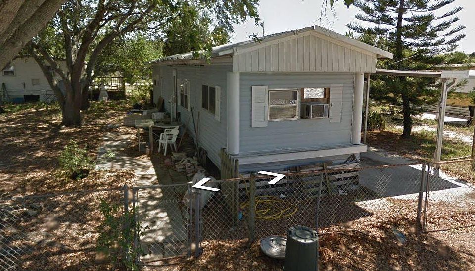 2nd image of 2731 Park Lane NE