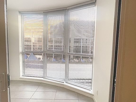 5th image of 685 Pacific Blvd #1001
