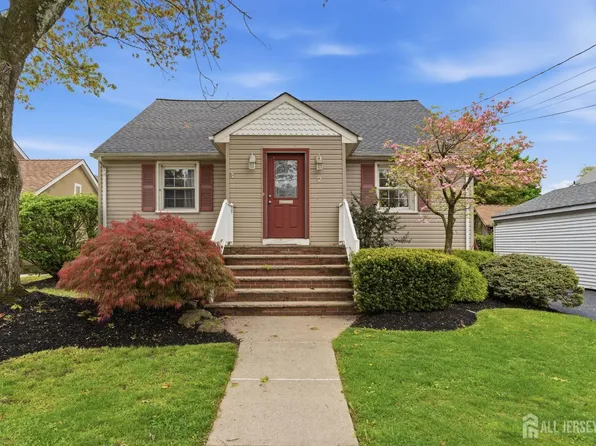 2 Oakwood Pl, North Brunswick, NJ 08902