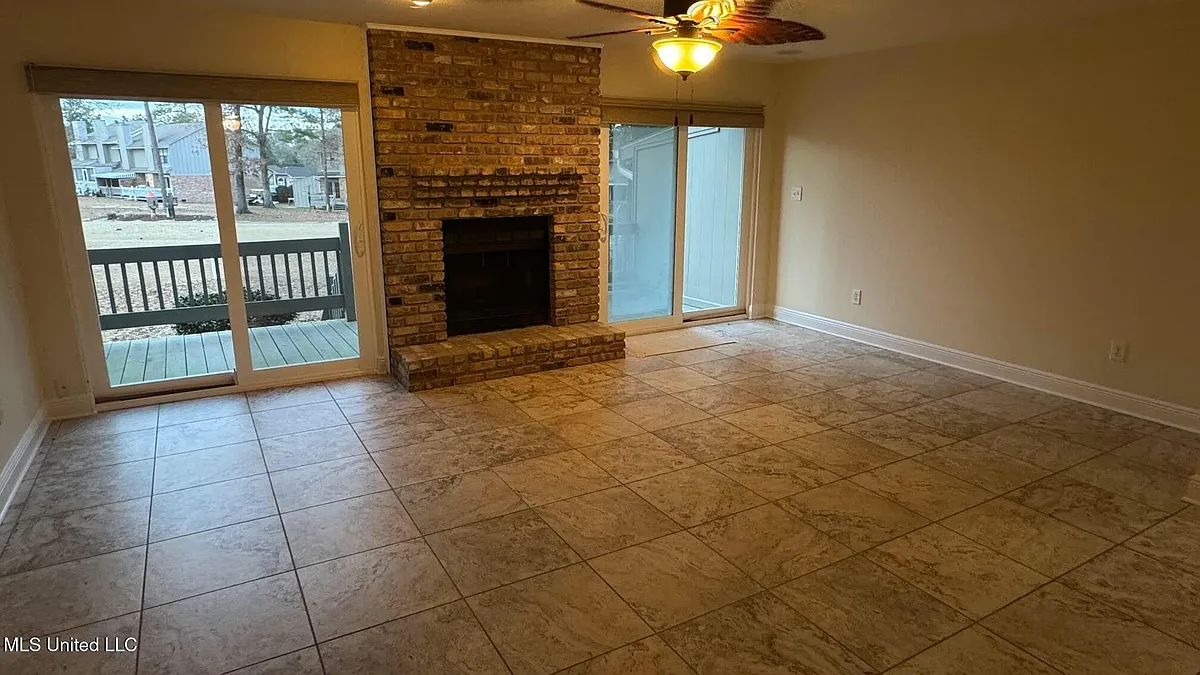 Building Photo - 289 Highpoint Dr