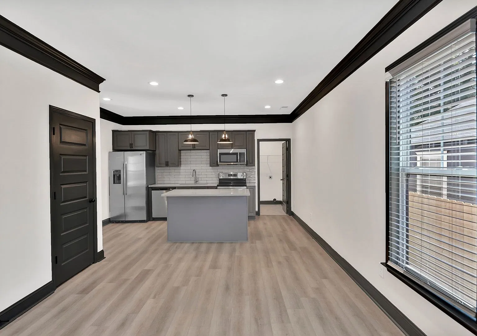 501 South Saluda Avenue Unit B | 4 Bedrooms | 3.5 Bathrooms | Pre-Leasing for July 15, 2027 — Photo 4