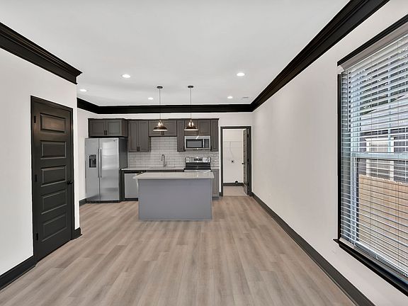 4th image of 501 S Saluda Ave #B
