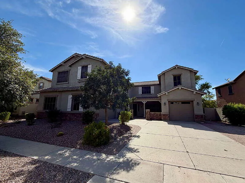 4 bed, 3.0 bath, 4553 sqft, $4,800 — Photo 1